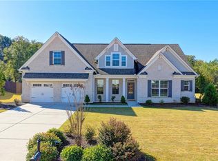 840 Champagne Ln, Hoschton, GA 30548
