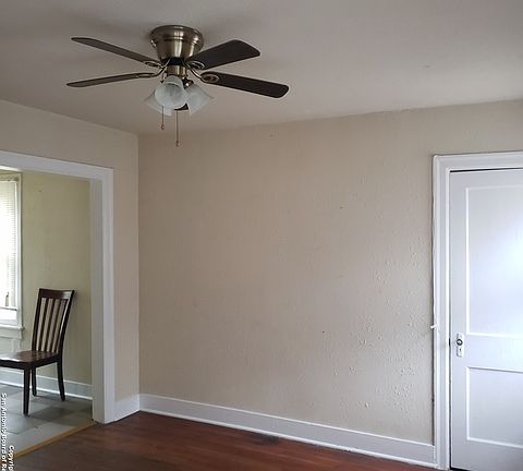 2nd image of 203 E Pyron Ave