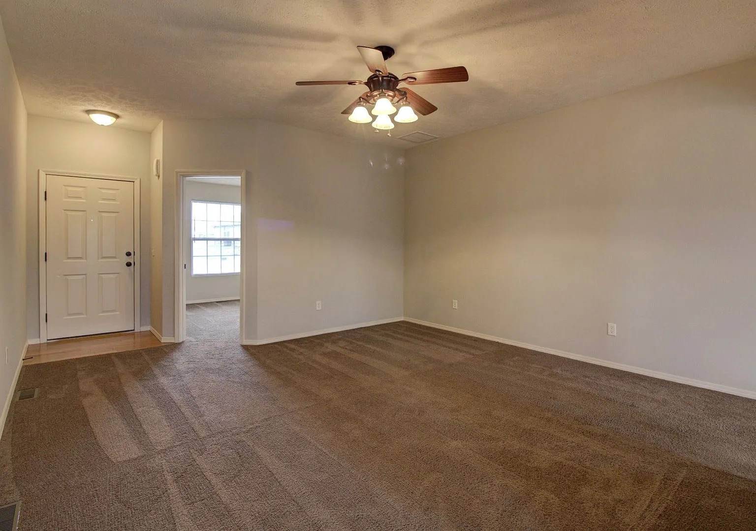 4 Bedroom — Photo 4