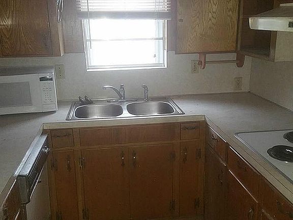 3rd image of 302 Kernohan St