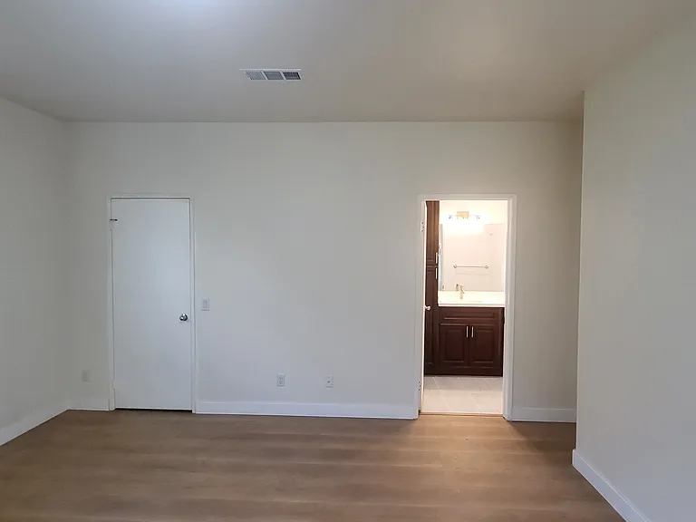 7350 Mooney Dr — Photo 15