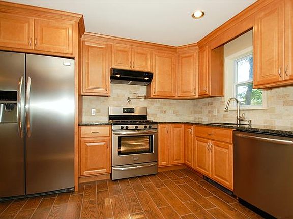 3rd image of 3 Cedar Ln