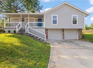 2101 NW Hidden Pointe Ct, Blue Springs, MO 64015