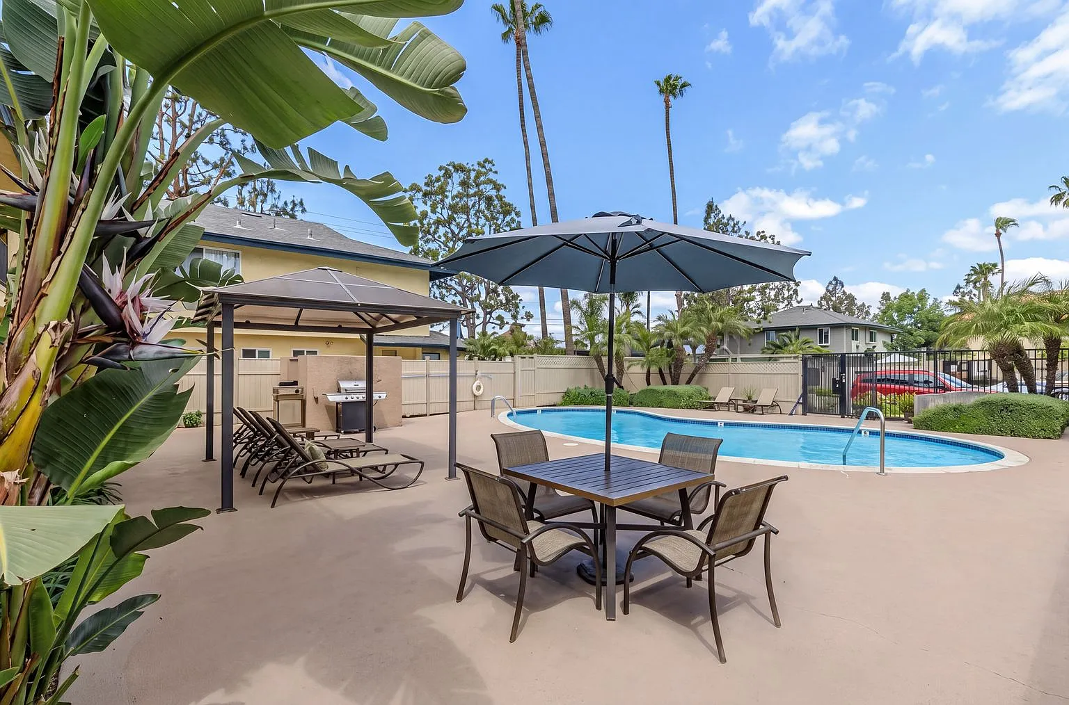 Villa Pacific Townhomes — Photo 2