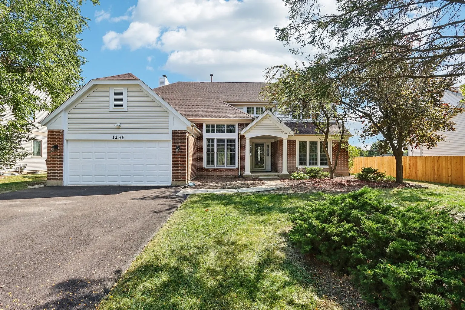 1236 Thorndale Ln photo 1