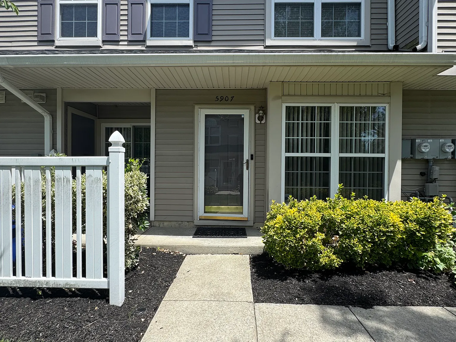 2 bed, 2.5 bath, 1400 sqft, $1,400 — Photo 3