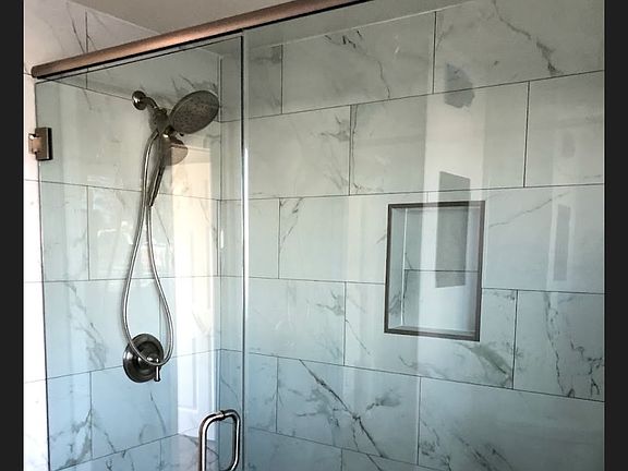 5th image of 2519 Larchmont Ave