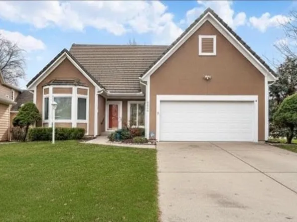 2217 W 122nd St, Leawood, KS 66209