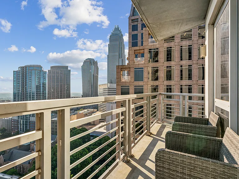 333 W Trade St #22 — Photo 3