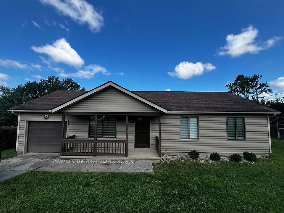 162 E Hillview Dr