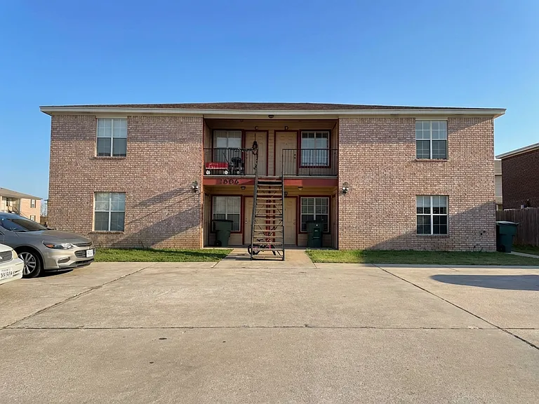 1606 Dugger Cir #D — Photo 2