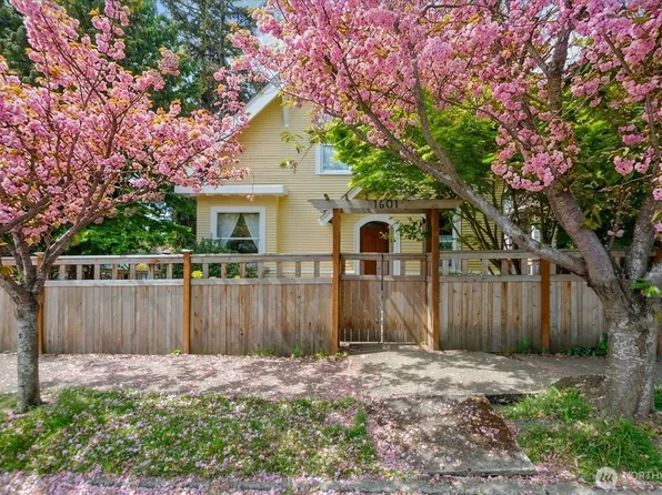 1601 10th Avenue W, Seattle, WA 98119