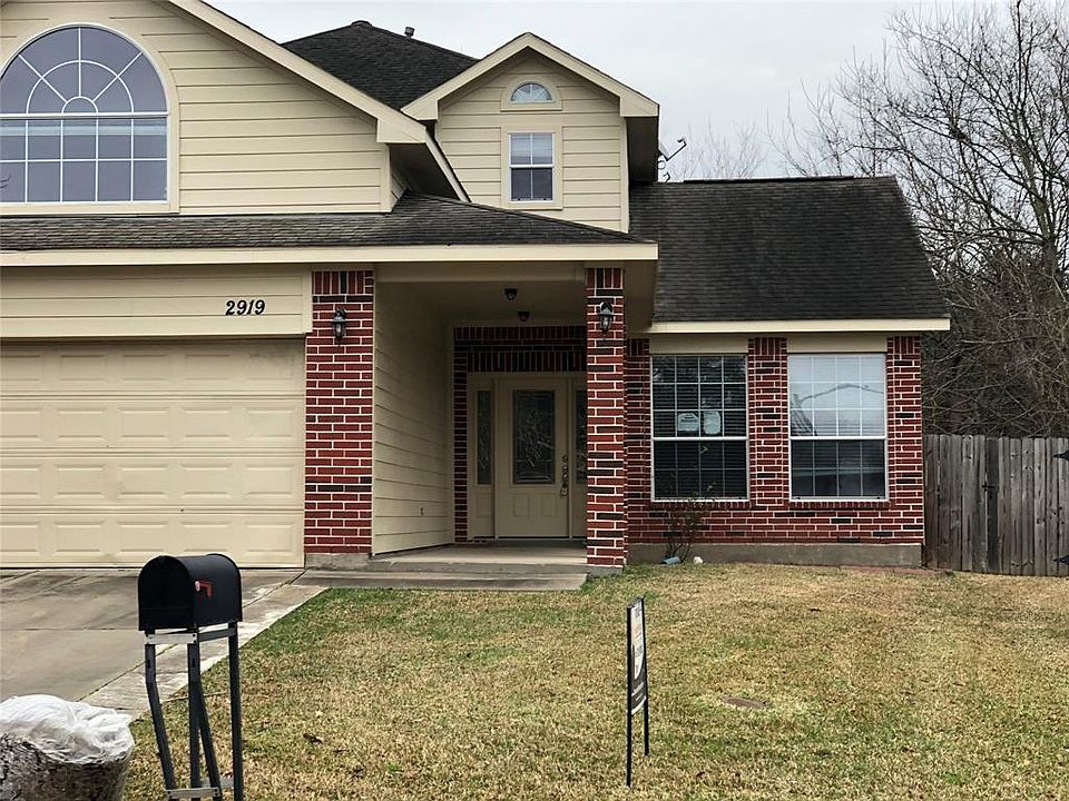1st image of 2919 Crest Park Dr