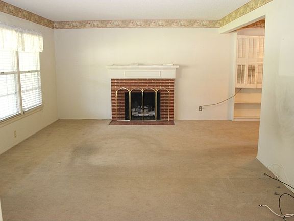 5th image of 324 W Leadora Ave