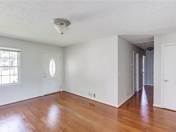 3rd image of 4647 Candlewyck Way