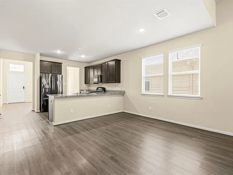 6131 Carpenters Cove Ln — Photo 10