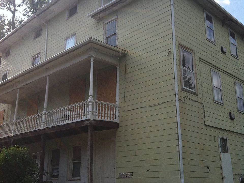 2nd image of 24 Camp St APT 5
