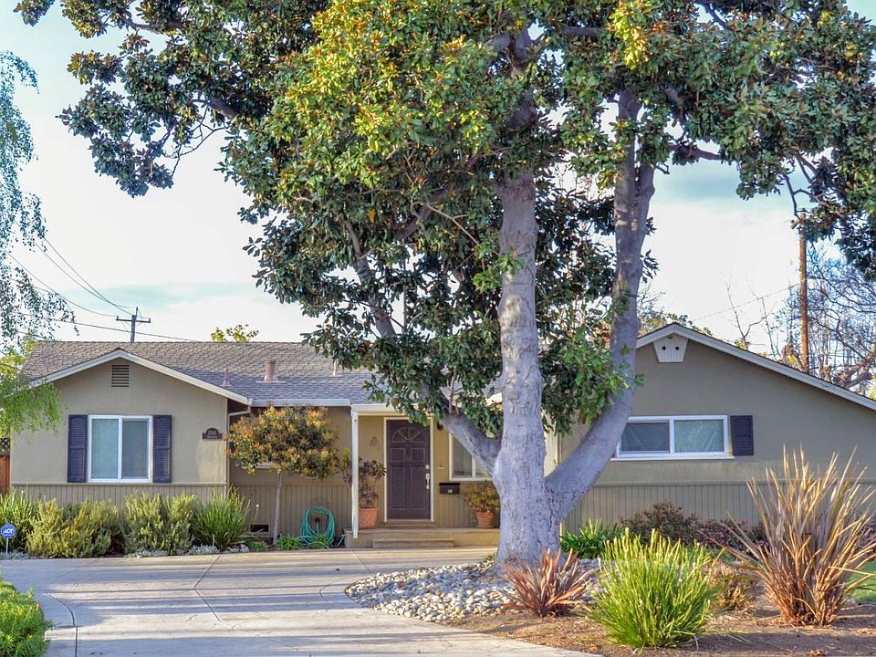 1st image of 3241 Greentree Way