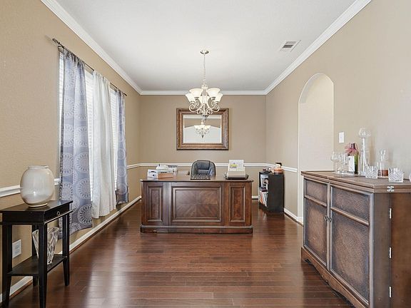 3rd image of 127 Sweetleaf Grove Ln