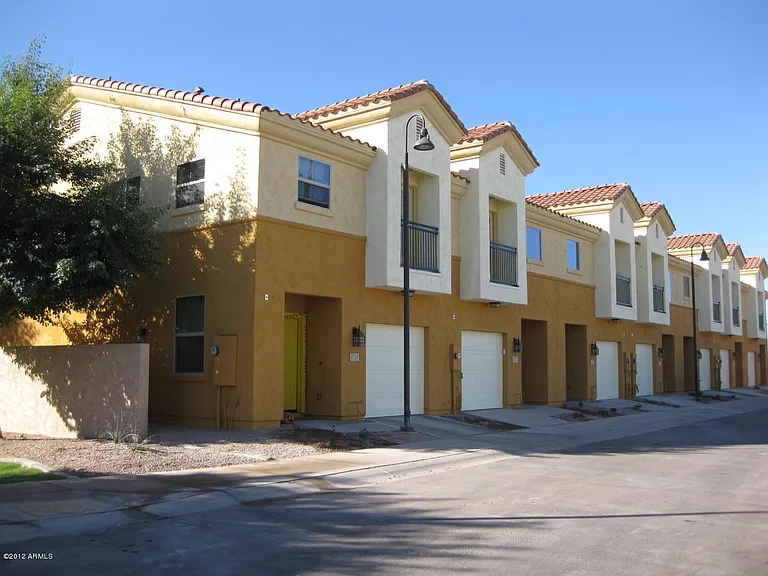 1119 E Cedar St — Photo 1