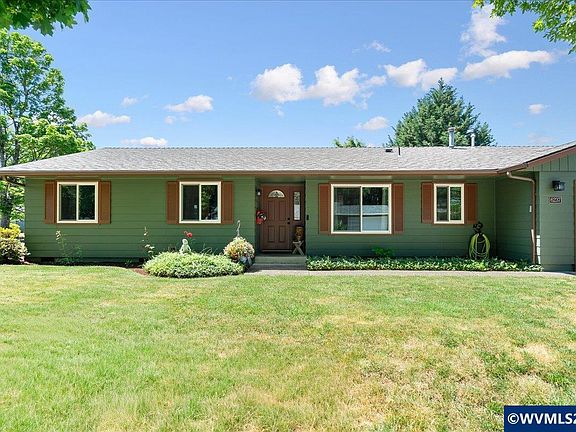 2nd image of 6237 Woodlawn Dr NE