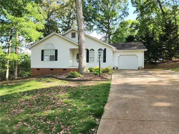 186 Pine Mountain Dr, Easley, SC 29640