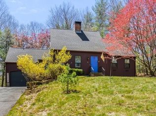 32 Glendale Rd, Sturbridge, MA 01518
