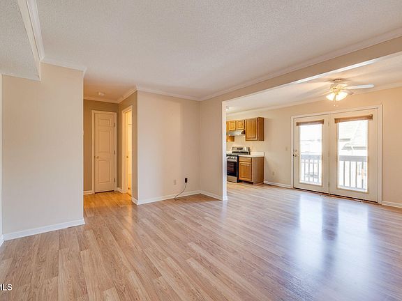 5th image of 802 Cambridgeshire Ct #802