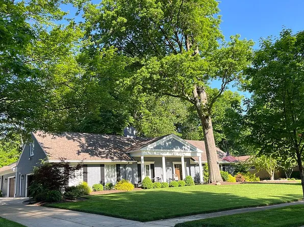 480 Lane Dr, Bay Village, OH 44140