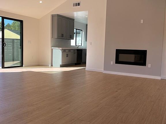 3rd image of 4843 Forman Ave