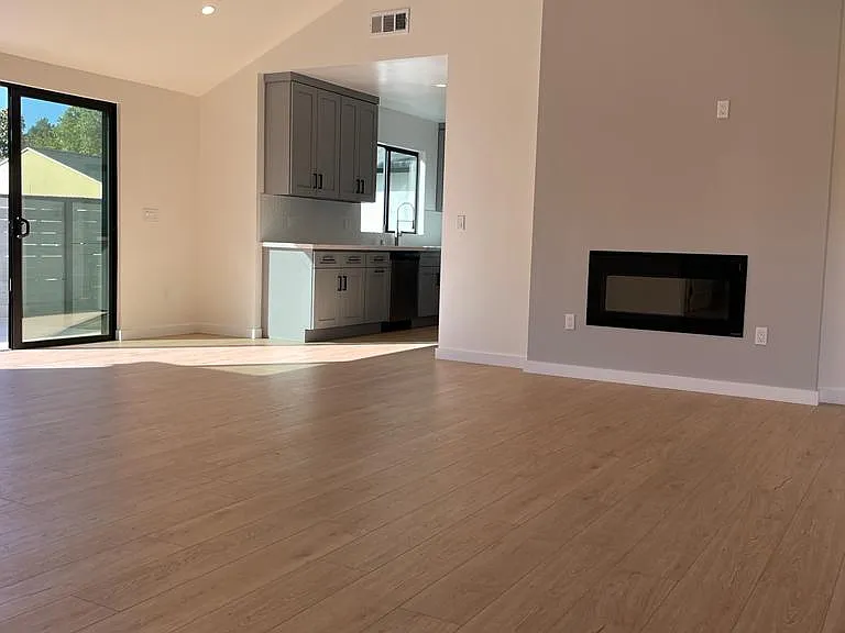 4843 Forman Ave — Photo 3