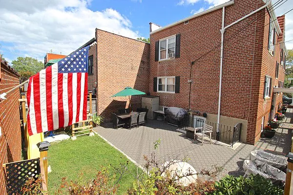 Sold by CENTURY 21 AA Realty | media 9