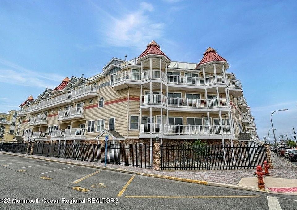 1st image of 21 Blaine Ave Unit 3