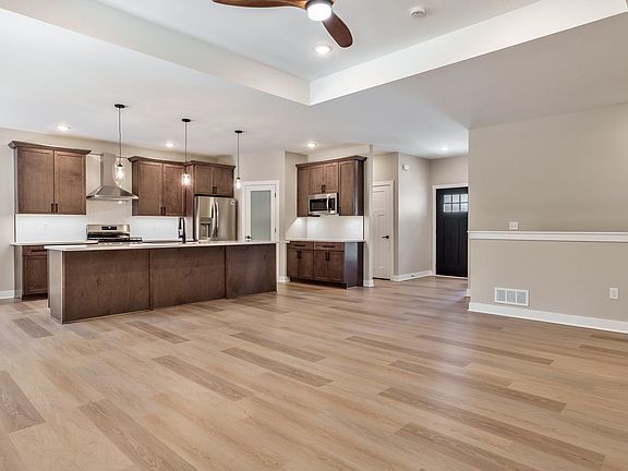 4th image of 4869 Monarch Dr