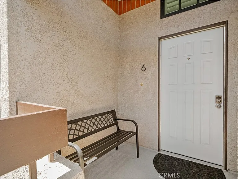 2601 S Broadmoor Dr — Photo 2