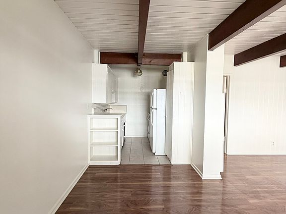 4th image of 7032 Hawthorn Ave #4