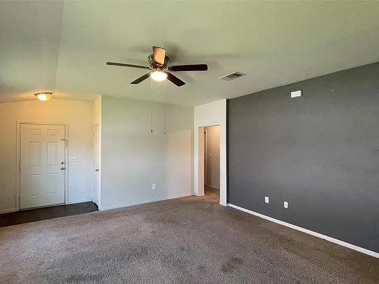 307 Camellia Dr — Photo 4