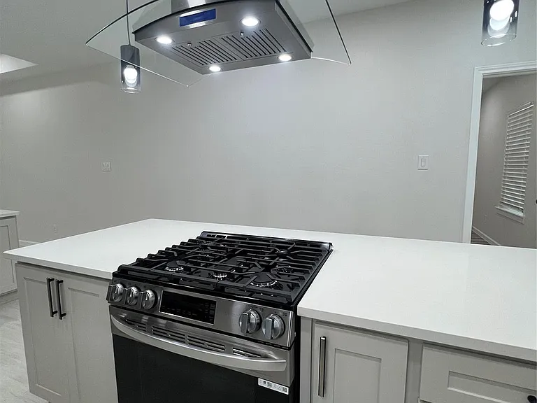 817 Center St — Photo 15