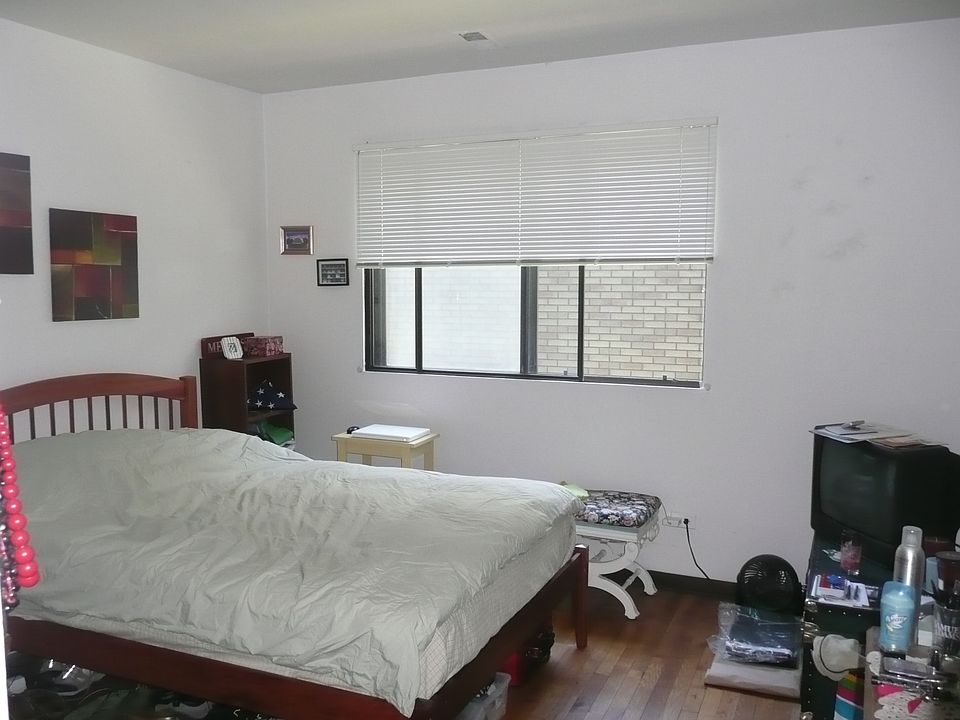 2nd image of 1122 W Altgeld St