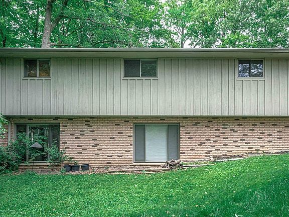 3rd image of 1435 Crawford Ln