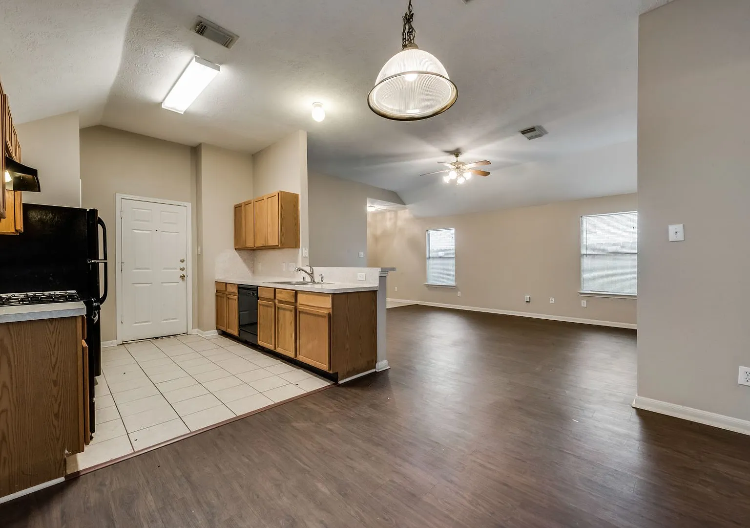Beautiful single story 3 bed 2 bath! — Photo 3
