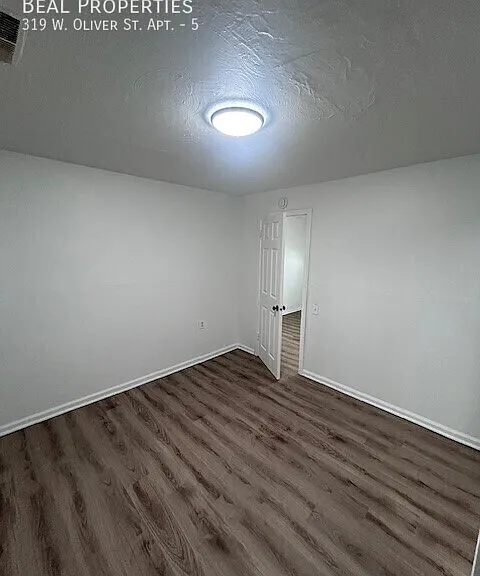 319 W Oliver St #5 — Photo 11