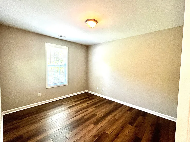 1044 Jade Ln — Photo 20