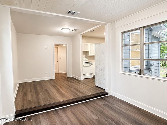 4th image of 9114 HARRISON Avenue