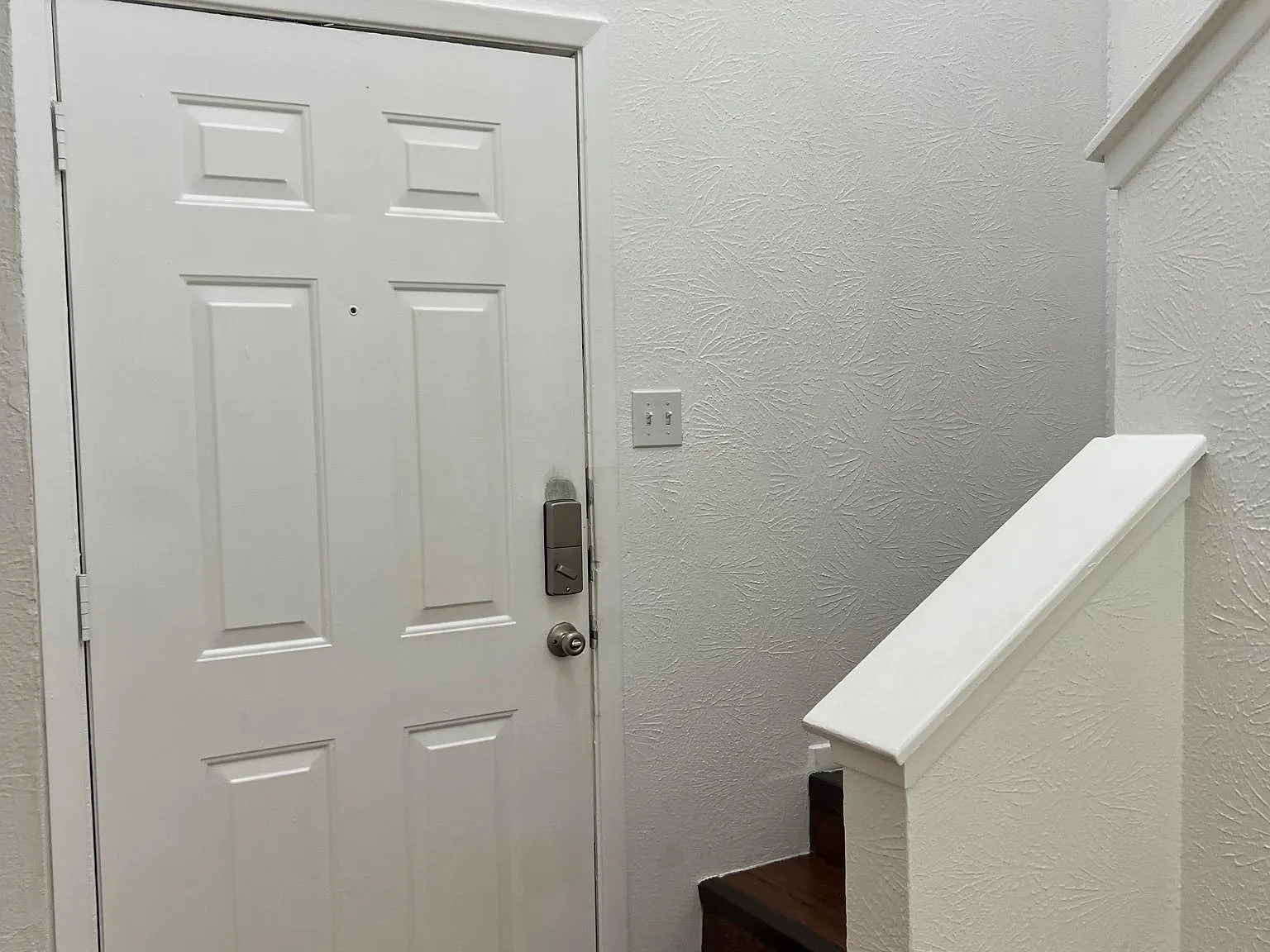 3 bed, 1636 sqft, $2,300 — Photo 2