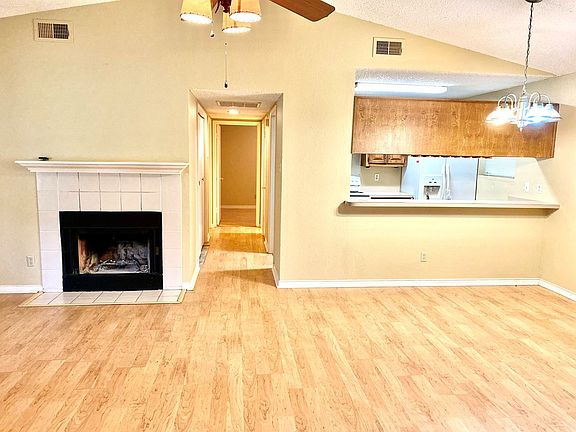 3rd image of 714 Southwood Dr