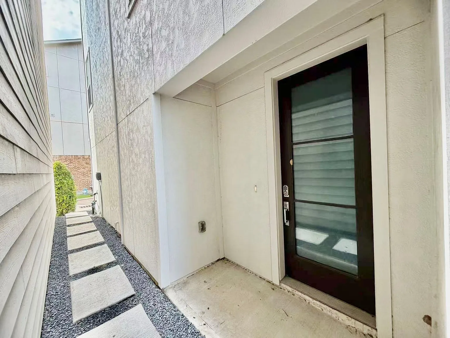 3 bed, 3.5 bath, 2480 sqft, $3,050 — Photo 2