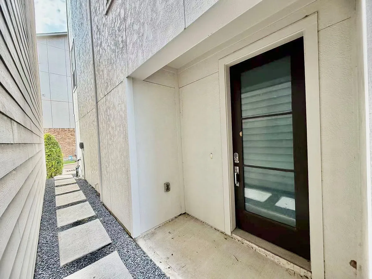 Building Photo - 1254 N Post Oak Rd #B