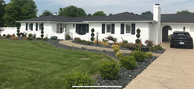 2nd image of 1053 Stringer Ln