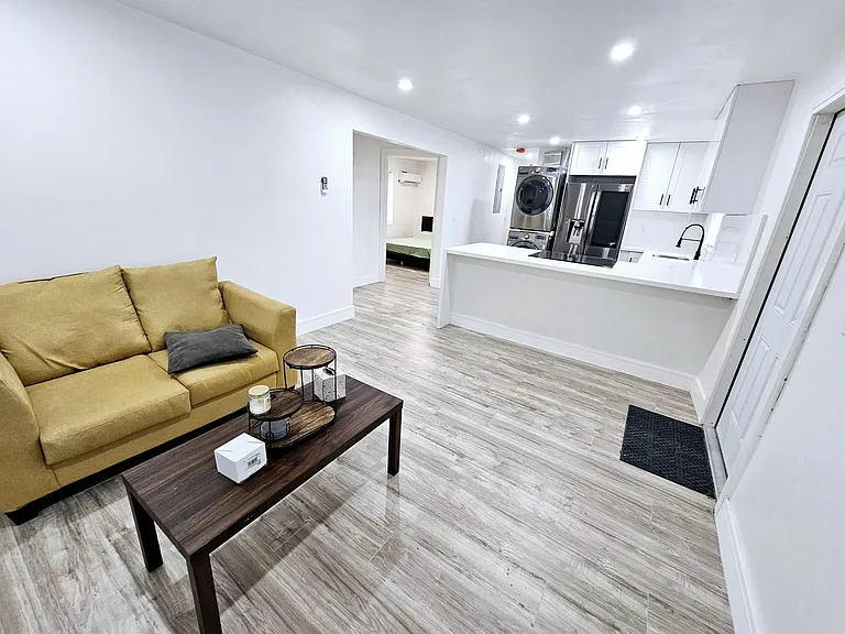 5000 SW 26th Ave — Photo 8